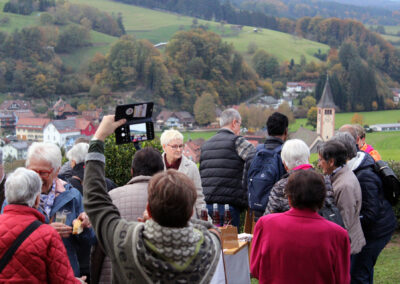 Impressionen von der Dank- und Gedenkfeier der Pfarrgemeinde auf dem Kappelberg. Die Jubiläumsfeier lockte über 60 Bürgerinnen und Bürger zum Kapellchen.