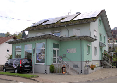 Das Bestattungshaus Ritter in Dörlinbach hat seit dem 1. Oktober 2025 im Schätzleweg seine Pforten geöffnet.