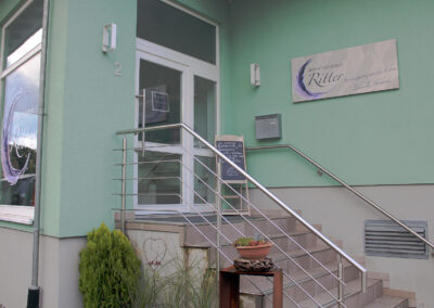 Das Bestattungshaus Ritter in Dörlinbach hat seit dem 1. Oktober 2025 im Schätzleweg seine Pforten geöffnet.