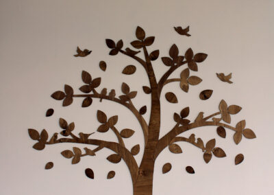 Impressionen aus dem Empfangs- und Präsentationsraum. Das neue Bestattungshaus zeigt sich in frischem Licht und mit einem warmen, einladenden Konzept.