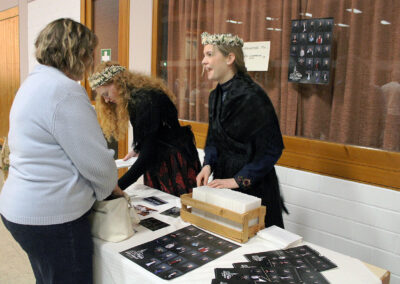 Die Jugend und die jungen Erwachsenen verliehen dem Jubiläum mit ihren Trachten und ihrer Begeisterung eine glanzvolle Note.