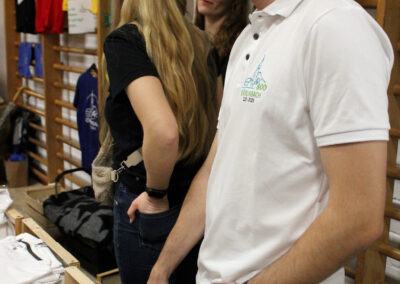 Verschiedene Jubiläumsprodukte wie Kalender, T-Shirts, Jubiläumsnudeln und auch Jubuläumsbrot konnten beim Dankeschönfest erworben werden.