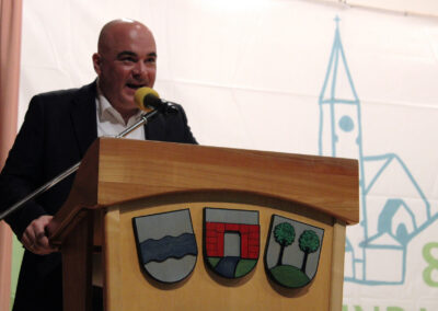 Bürgermeister Matthias Litterst blickte auf die Vielzahl der Veranstaltungen zurück, die das Dorf über die Monate hinweg mit Leben erfüllt hatten.