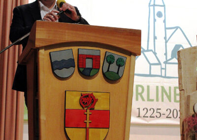 Bürgermeister Matthias Litterst blickte auf die Vielzahl der Veranstaltungen zurück, die das Dorf über die Monate hinweg mit Leben erfüllt hatten.