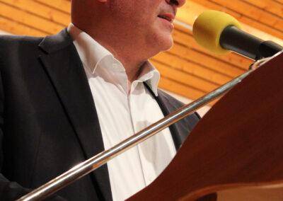 Bürgermeister Matthias Litterst blickte auf die Vielzahl der Veranstaltungen zurück, die das Dorf über die Monate hinweg mit Leben erfüllt hatten.