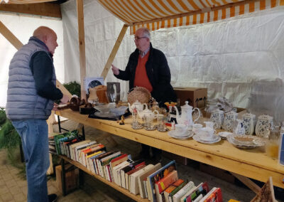 Impressionen vom Weihnachtsmarkt des Lions Club Lahr-Ortenau. Am zweiten Adventssonntag war wieder die alte Dörlinbacher Schmiede der Anziehungspunkt.