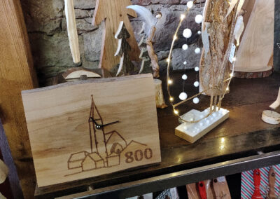 Impressionen vom Weihnachtsmarkt des Lions Club Lahr-Ortenau. Am zweiten Adventssonntag war wieder die alte Dörlinbacher Schmiede der Anziehungspunkt.