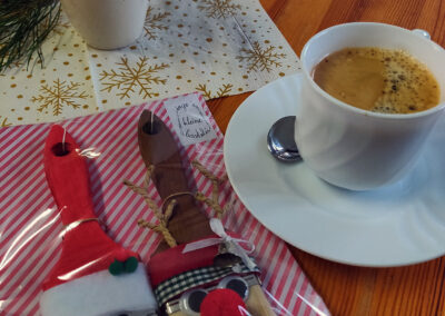 Impressionen vom Weihnachtsmarkt des Lions Club Lahr-Ortenau. Am zweiten Adventssonntag war wieder die alte Dörlinbacher Schmiede der Anziehungspunkt.