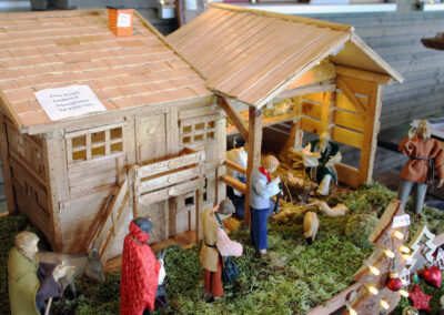 Impressionen vom Weihnachtsmarkt des Sportvereins. Über 30 Verkaufsstände luden auf das Sportplatzgelände ein.