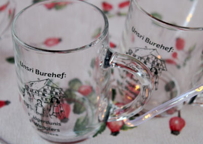 Impressionen vom Weihnachtsmarkt des Sportvereins. Über 30 Verkaufsstände luden auf das Sportplatzgelände ein.