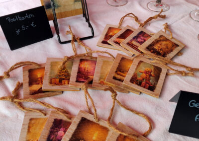 Impressionen vom Weihnachtsmarkt des Sportvereins. Über 30 Verkaufsstände luden auf das Sportplatzgelände ein.