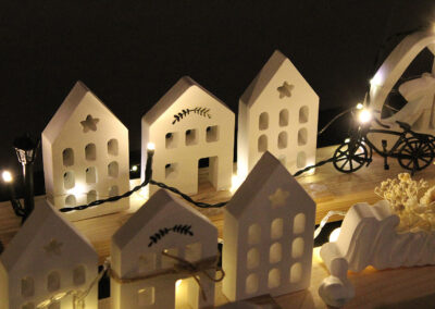 Impressionen vom Weihnachtsmarkt des Sportvereins. Über 30 Verkaufsstände luden auf das Sportplatzgelände ein.