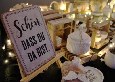 Impressionen vom Weihnachtsmarkt des Sportvereins. Über 30 Verkaufsstände luden auf das Sportplatzgelände ein.