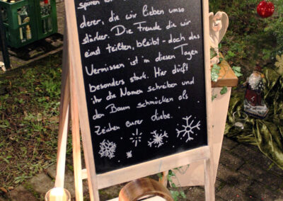 Impressionen von der besonderen Aktion der Erinnerung des Bestattungshauses Ritter – ein Lichtblick inmitten der Dunkelheit als Zeichen von Liebe und Erinnerung.