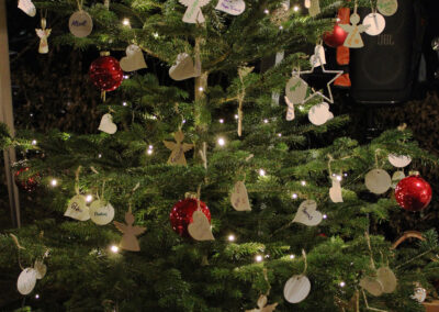 Impressionen von der besonderen Aktion der Erinnerung des Bestattungshauses Ritter – ein Lichtblick inmitten der Dunkelheit als Zeichen von Liebe und Erinnerung.