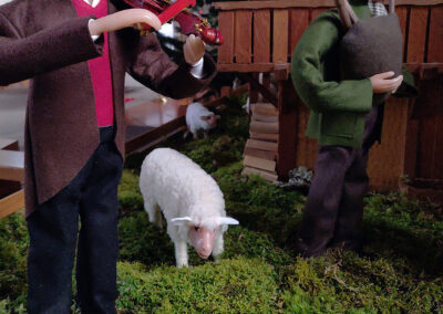 Die runderneuerte Dörlinbacher Kirchenkrippe lädt in diesem Jahr wahrlich zum Staunen ein. Sie vereint kreative Gestaltung, Detailreichtum und tiefgründige Symbolik.