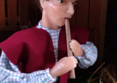 Die runderneuerte Dörlinbacher Kirchenkrippe lädt in diesem Jahr wahrlich zum Staunen ein. Sie vereint kreative Gestaltung, Detailreichtum und tiefgründige Symbolik.