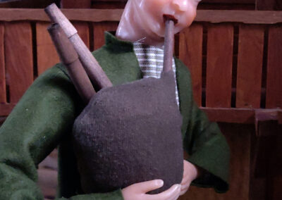 Die runderneuerte Dörlinbacher Kirchenkrippe lädt in diesem Jahr wahrlich zum Staunen ein. Sie vereint kreative Gestaltung, Detailreichtum und tiefgründige Symbolik.