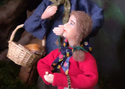 Die runderneuerte Dörlinbacher Kirchenkrippe lädt in diesem Jahr wahrlich zum Staunen ein. Sie vereint kreative Gestaltung, Detailreichtum und tiefgründige Symbolik.