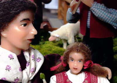 Die runderneuerte Dörlinbacher Kirchenkrippe lädt in diesem Jahr wahrlich zum Staunen ein. Sie vereint kreative Gestaltung, Detailreichtum und tiefgründige Symbolik.