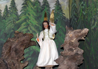 Die runderneuerte Dörlinbacher Kirchenkrippe lädt in diesem Jahr wahrlich zum Staunen ein. Sie vereint kreative Gestaltung, Detailreichtum und tiefgründige Symbolik.