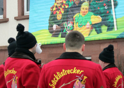 In Dörlinbach wird es nun so richtig närrisch: Los ging es mit dem Dreikönigstreffen von „Berg un Tal“ und dem Narrenbaumstellen.