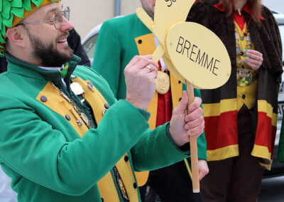 In Dörlinbach wird es nun so richtig närrisch: Los ging es mit dem Dreikönigstreffen von „Berg un Tal“ und dem Narrenbaumstellen.
