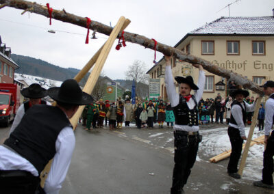 In Dörlinbach wird es nun so richtig närrisch: Los ging es mit dem Dreikönigstreffen von „Berg un Tal“ und dem Narrenbaumstellen.