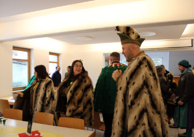 In Dörlinbach wird es nun so richtig närrisch: Los ging es mit dem Dreikönigstreffen von „Berg un Tal“ und dem Narrenbaumstellen.