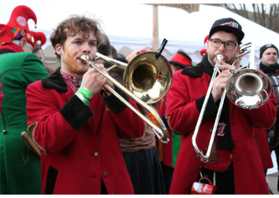Impressionen vom großen Jubiläumsumzug mit anschießendem Narrentreiben im Narrendorf und in der Festhalle.