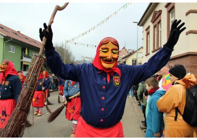 Impressionen vom großen Jubiläumsumzug mit anschießendem Narrentreiben im Narrendorf und in der Festhalle.