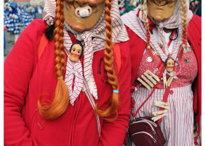 Impressionen vom großen Jubiläumsumzug mit anschießendem Narrentreiben im Narrendorf und in der Festhalle.