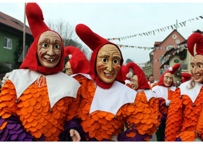 Impressionen vom großen Jubiläumsumzug mit anschießendem Narrentreiben im Narrendorf und in der Festhalle.