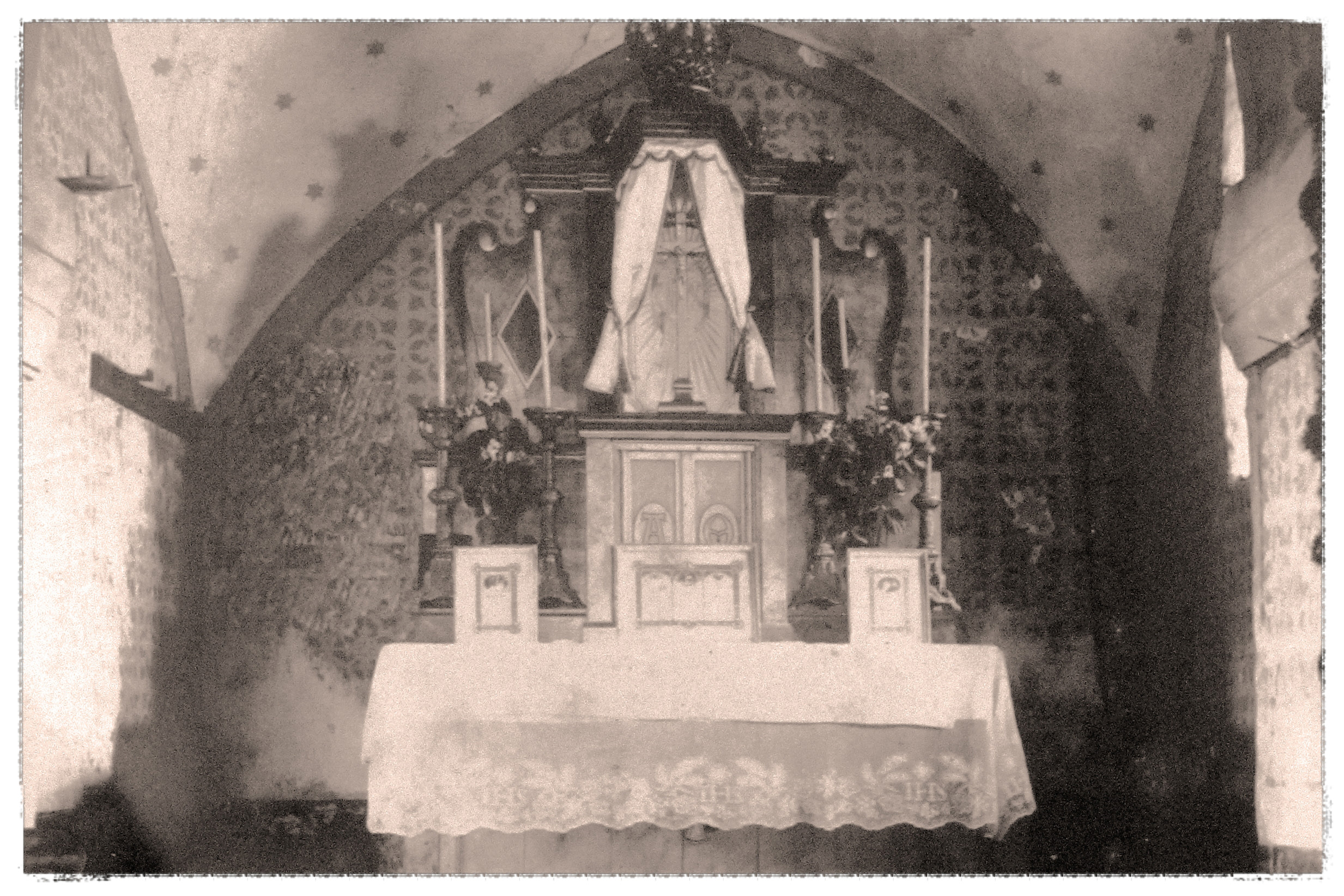 Innenansichten der Kapelle Zur Heiligen Dreifaltigkeit – der Chorraum.