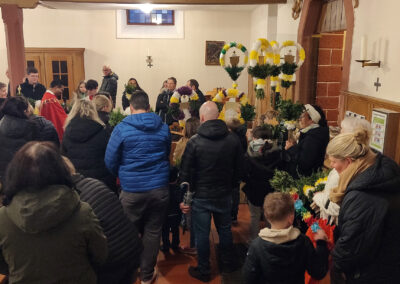 Impressionen vom Vorabendgottesdienst zu Palmsonntag mit Palmweihe in der Pfarrkirche St. Johannes.