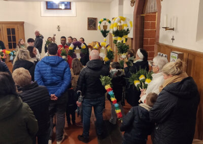 Impressionen vom Vorabendgottesdienst zu Palmsonntag mit Palmweihe in der Pfarrkirche St. Johannes.