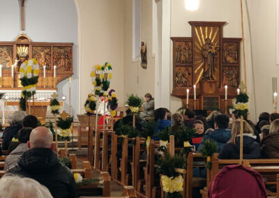 Impressionen vom Vorabendgottesdienst zu Palmsonntag mit Palmweihe in der Pfarrkirche St. Johannes.