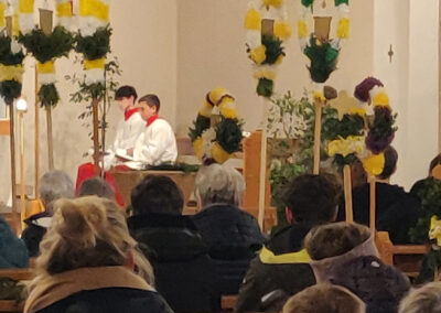 Impressionen vom Vorabendgottesdienst zu Palmsonntag mit Palmweihe in der Pfarrkirche St. Johannes.