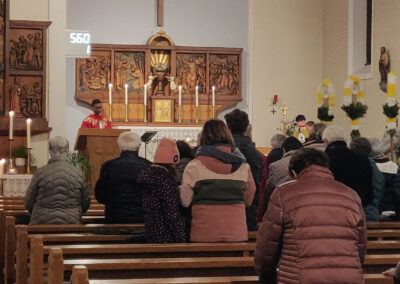 Impressionen vom Vorabendgottesdienst zu Palmsonntag mit Palmweihe in der Pfarrkirche St. Johannes.