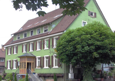 Das Gasthaus „Zum Löwen“ im Juli 2022. In den Jahren 1893 / 1894 wurde das heutige „Löwen“-Gebäude erstellt.