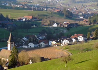 März 2021: Ein herrlicher Blick von oberhalb der Hub auf Dörlinbach und das Schuttertal.