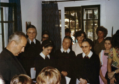 Schwester Fiatis bei der Hauseinweihung im Jahre 1989 an ihrer letzten Wirkungsstätte in San Isidro.