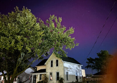 Das Haus von Carmen und Dave McDonald in McGregor in Ontario, Kanada, unter der herrlichen Kulisse von Nordlichtern.