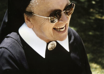 Schwester M. Fiatis (1923 bis 1993) im Jahre 1991 im Garten der Familie Angela und Uli Gold im argentinischen San Isidro.