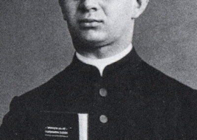 Pfarrer Leo Schüssele kam im April 1885 in Dörlinbach zur Welt. Er starb im Oktober 1947 in Gütenbach und wurde in Dörlinbach beigesetzt.