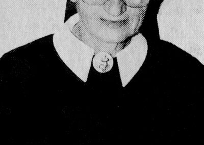 Schwester M. Engelind Singler erhielt im Jahre 1995 das Verdienstkreuz am Bande. Sie wuchs mit sieben Geschwistern auf dem Jägertonihof auf.