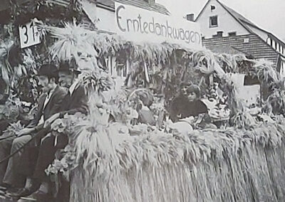 Historischer Festzug anlässlich 750 Jahre Dörlinbach im August 1975: Thema Erntedank.