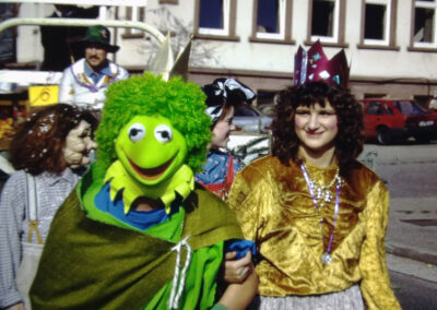 Fasentsonntag 1992: Der Radfahrverein widmete sich den Märchen. Unter anderem waren der Froschkönig und Schneewittchen mit dabei.