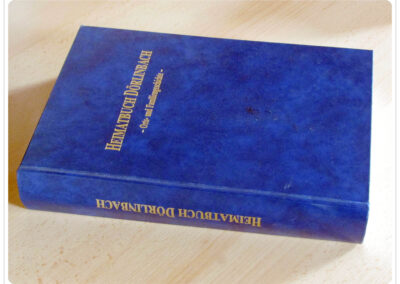 Heimatbuch Dörlinbach mit Orts- und Familiengeschichte, herausgegeben 1995. Das Werk umfasst stattliche 850 Seiten.